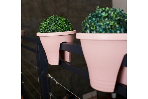 Wall and hanging flowerpots